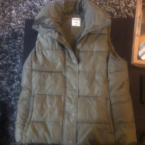 Old navy hunter green puffy vest